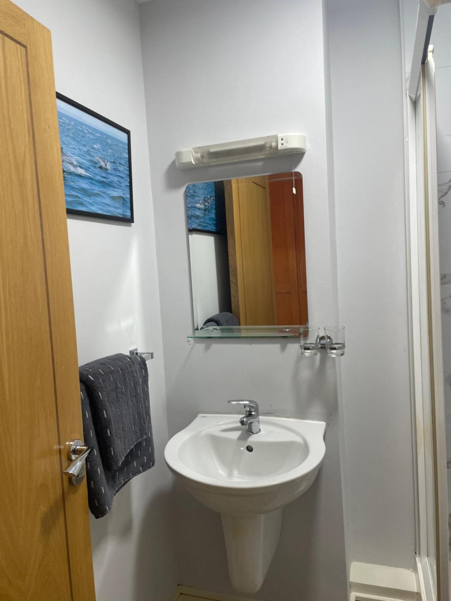 Ferienwohnung Courthouse View Penthouse 2 Clifden Zimmer foto